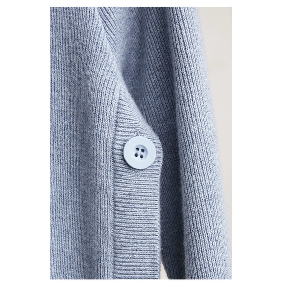 Side button detail sweater - Picture 8 of 9